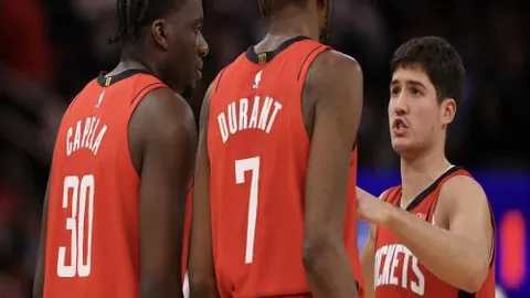 國足對新加坡一戰，伊萬成關鍵，豪取勝利指日可待